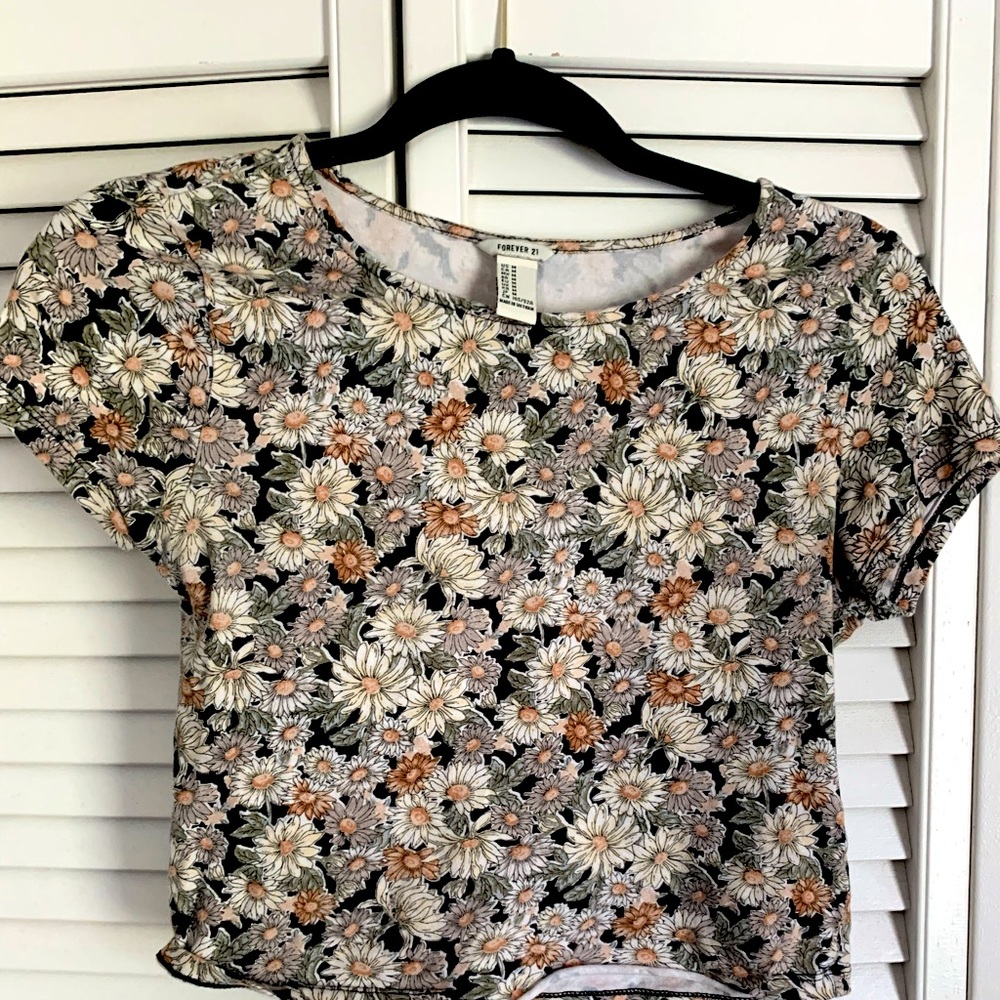 Forever 21 floral crop top. Size medium